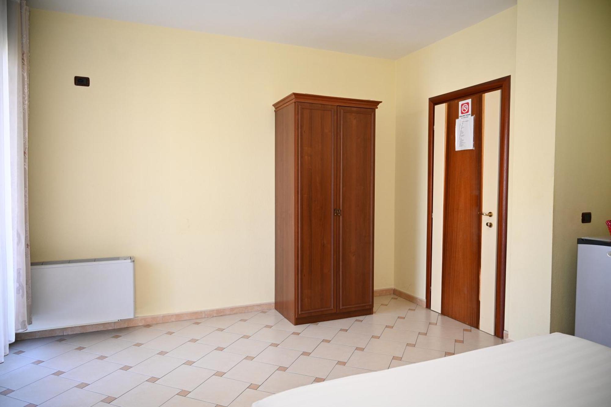 Hotel Vila Emes Durrës Quarto foto