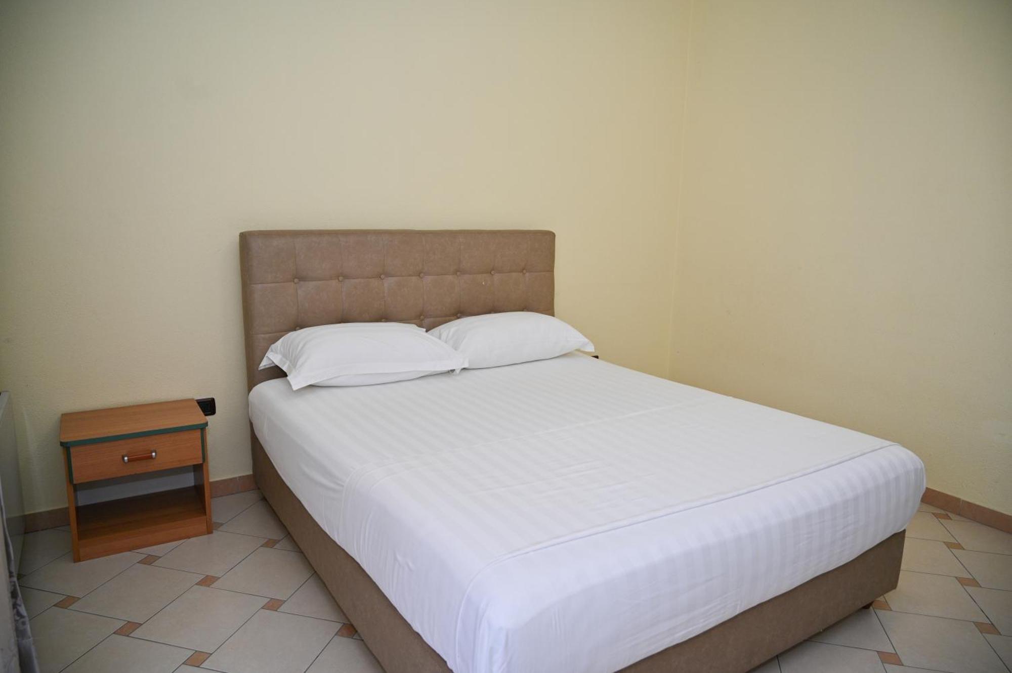 Hotel Vila Emes Durrës Quarto foto