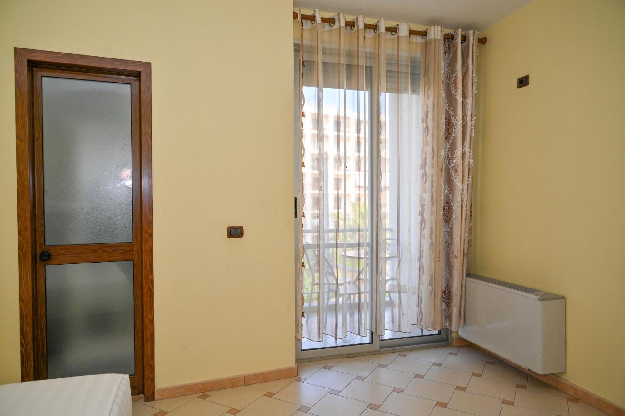 Hotel Vila Emes Durrës Quarto foto