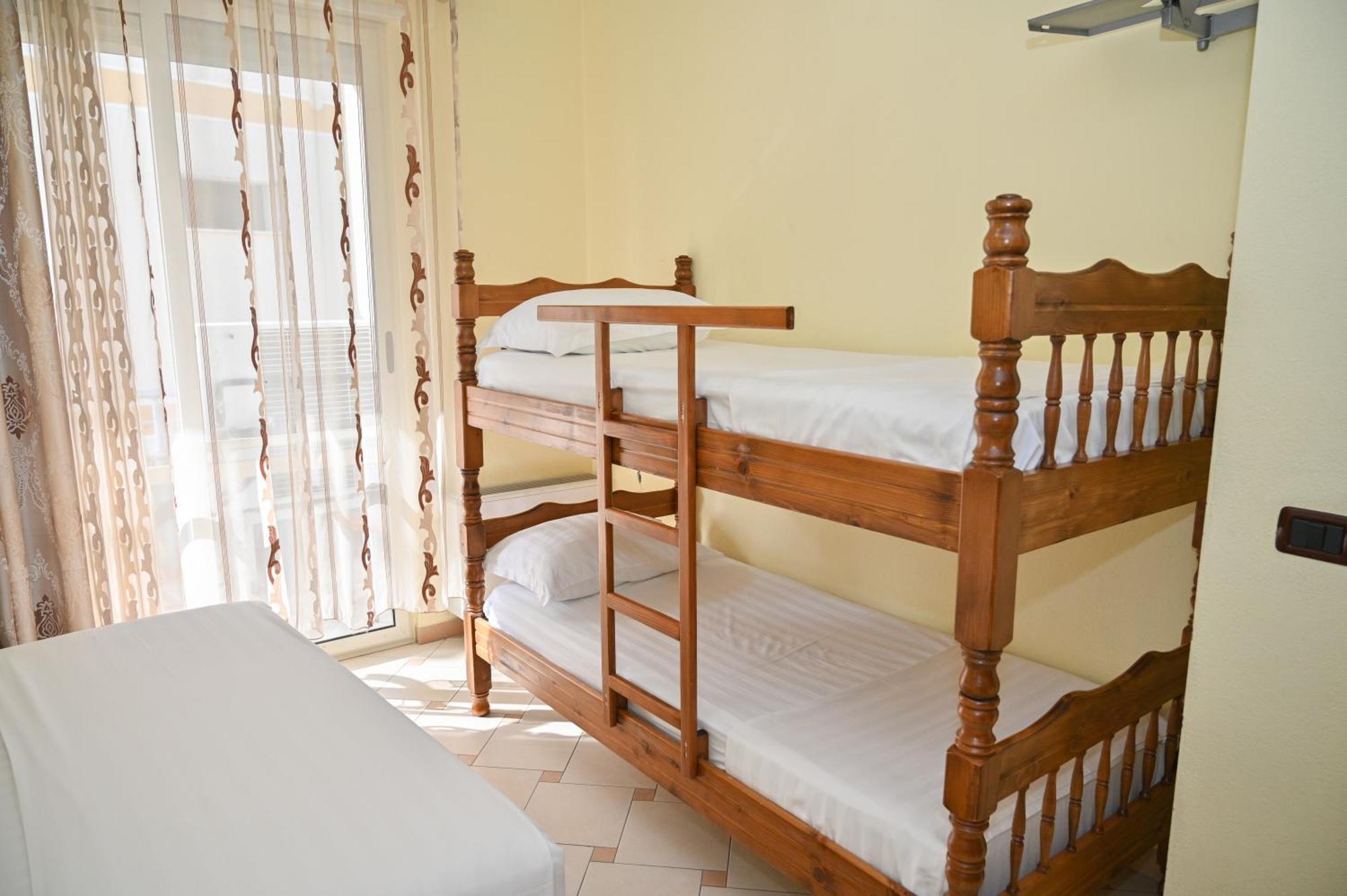 Hotel Vila Emes Durrës Quarto foto