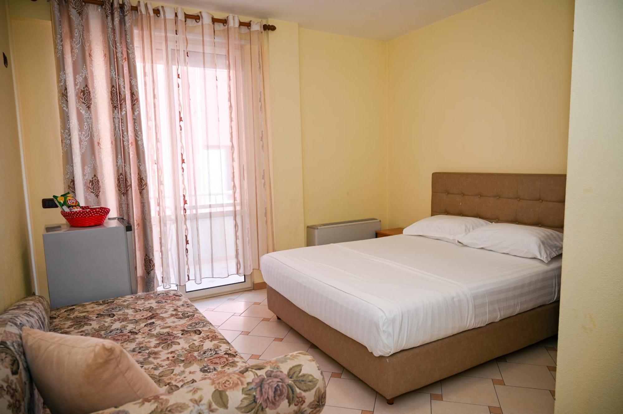 Hotel Vila Emes Durrës Quarto foto